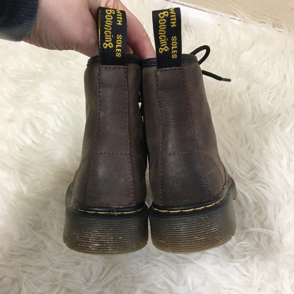 Dr. Martens Delaney Boot Brown Leather Size 1 Kids - Picture 4 of 8